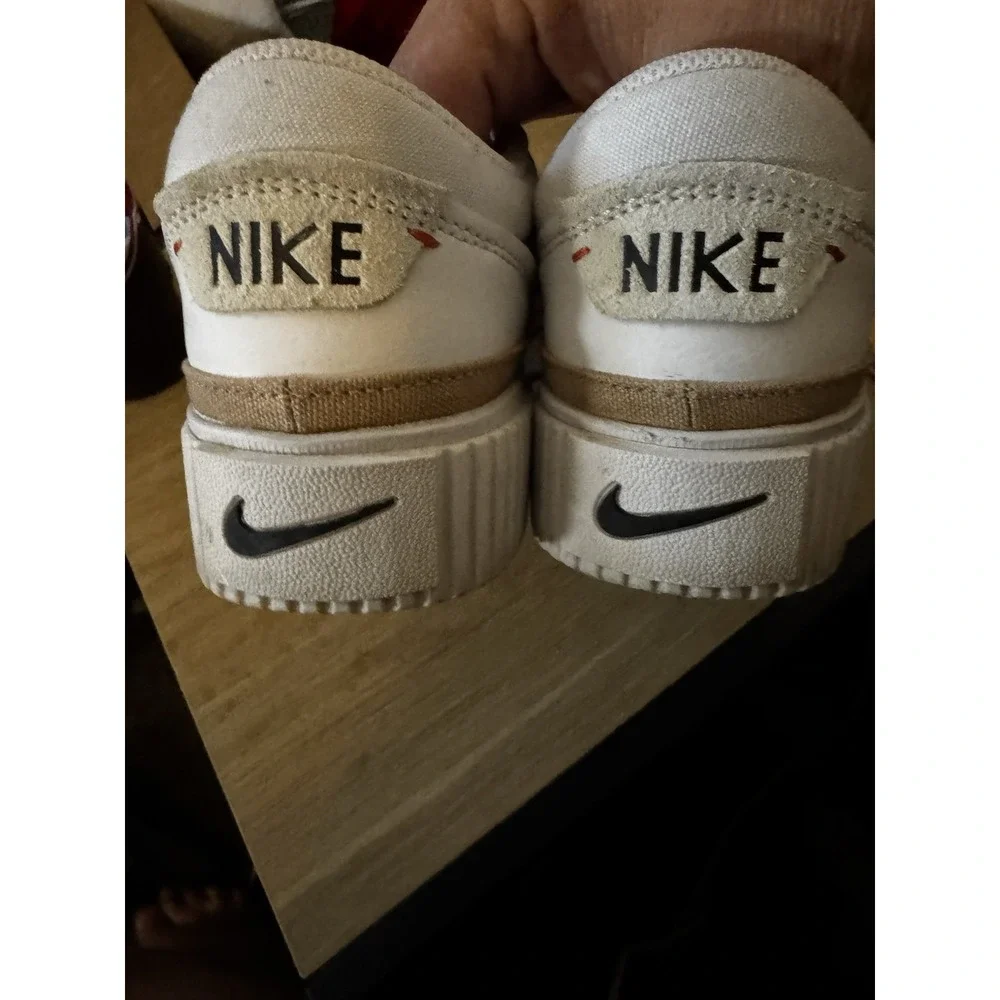Nike women court